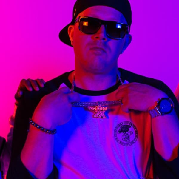 ab6761610000e5eb70586244c8c217b080650333