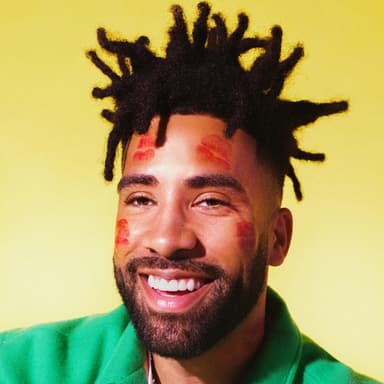 KYLE_YELLOW_SMYLEweb.jpg