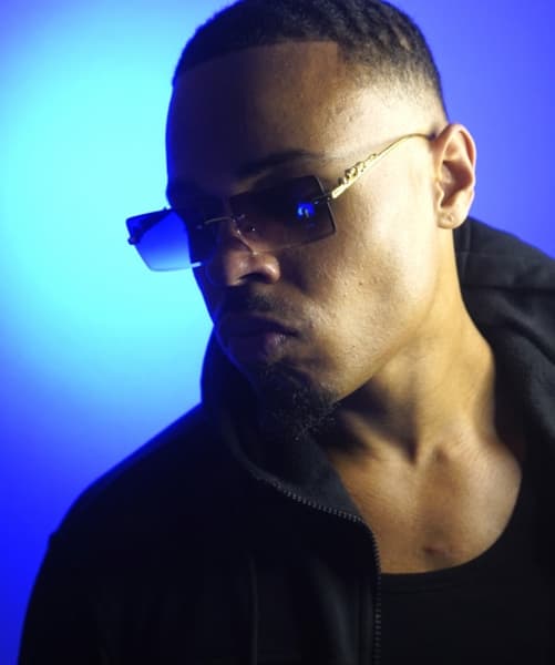 avatar-aaron glitch.jpeg