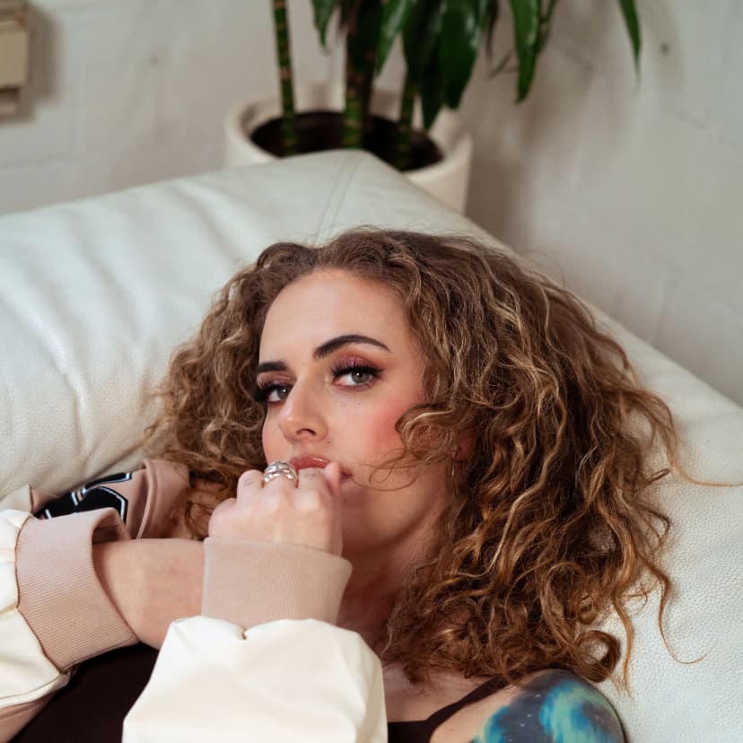 Lex Leosis press image2.jpg