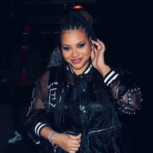 Facetune_07-09-2023-15-11-00 copy.jpg