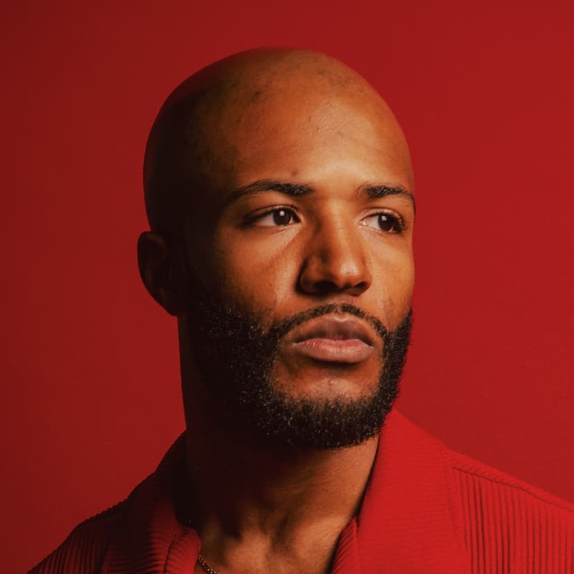 31C23FAB-43B4-4F0C-B077-168138F14AAE - square headshot.jpg